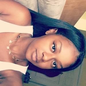 Meet your Posher, Nia